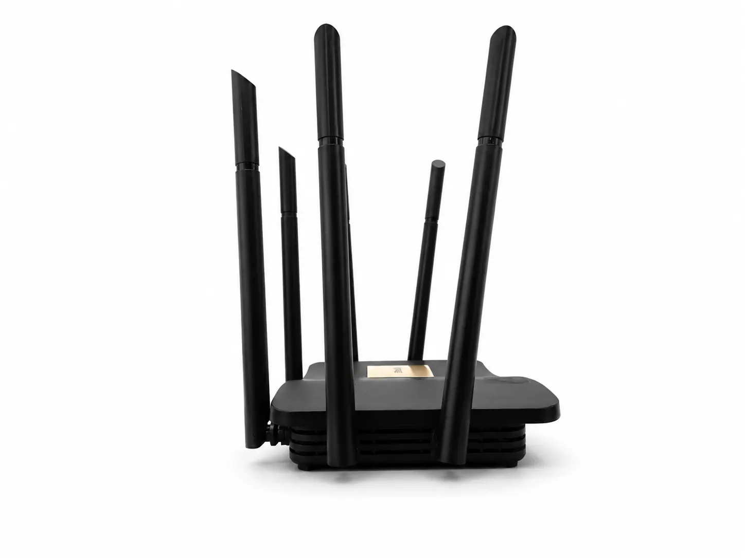 The router head-on, with the antennas raised